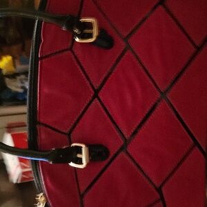 Pink and black pocket boik.